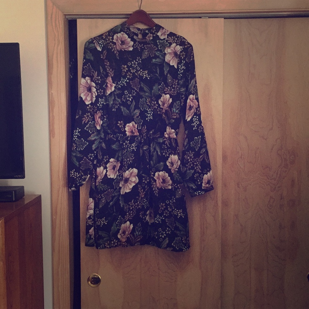 NWT. Floral dress.